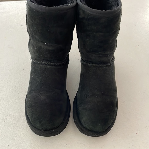 Uggs size 7 - Picture 2 of 5